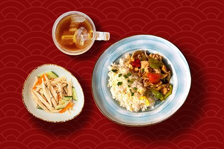 Курица в кисло-сладком соусе с рисом