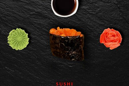 Гункан лосось спайси