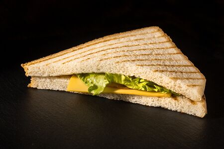 Тост с бужениной и сыром