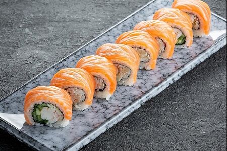 Краб, лосось, тигровая креветка