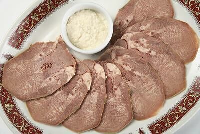 Язык телячий, томленный с хреном