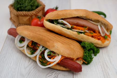 Булка с охотничьей колбасой