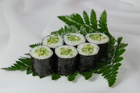 Ролл с огурцом