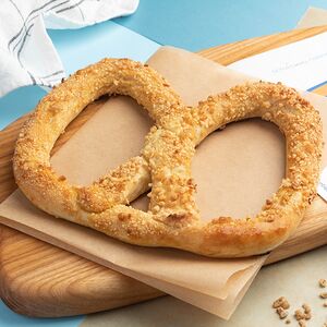 Крендель с миндалем