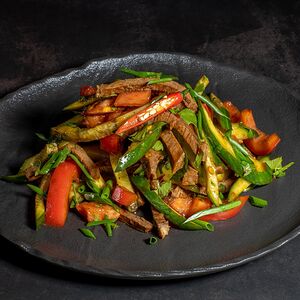 Острый салат по-уйгурски с огурцами и говядиной