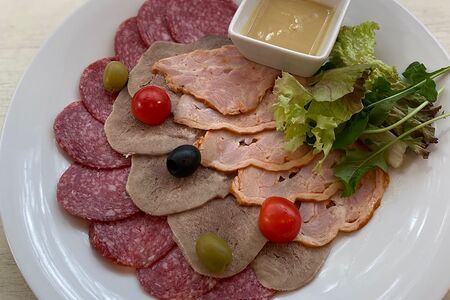 Мясная тарелка