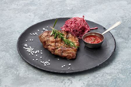 Свиной окорок на гриле