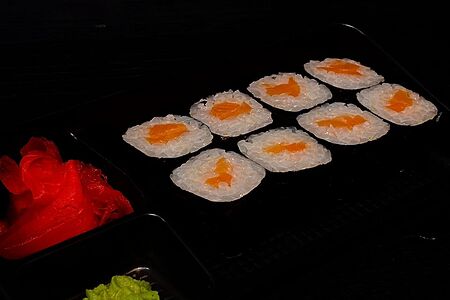 Ролл с лососем