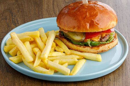 Детский бургер с картофелем фри