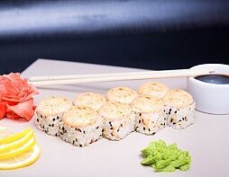 Запеченный классический ролл с креветкой