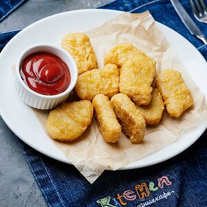 Куриные наггетсы с кетчупом