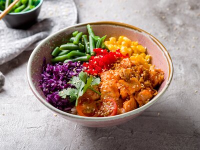 Поке теплый лосось