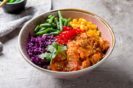 Поке теплый лосось