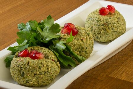 Пхали из стручковой фасоли с орехами