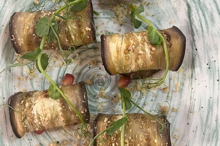 Рулетики из баклажан