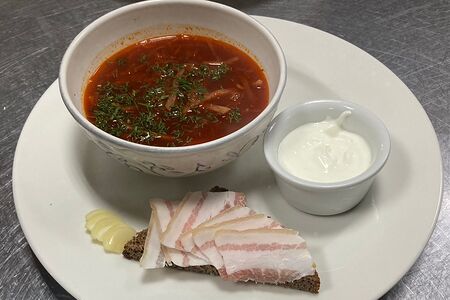 Борщ с разварной говядиной