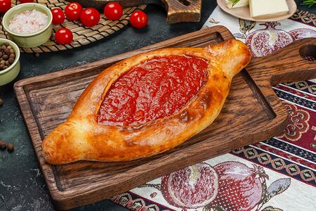 Хачапури по-аджарски с томатом