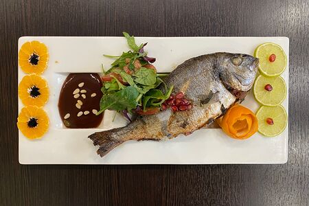 Дорада с соусом барбекю