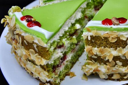 Пирожное Фисташка малина