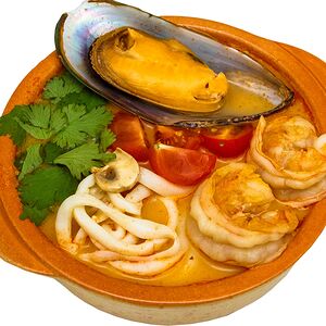 Том ям с морепродуктами