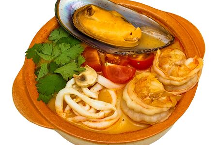 Том ям с морепродуктами