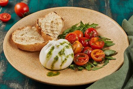 Буррата с запечёнными помидорами черри