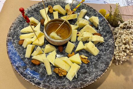 Ассорти благородных сыров