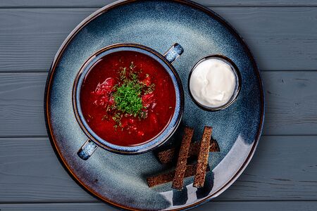 Борщ с гренками