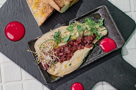 Паштет из утки с вишневым кремом, французский багет