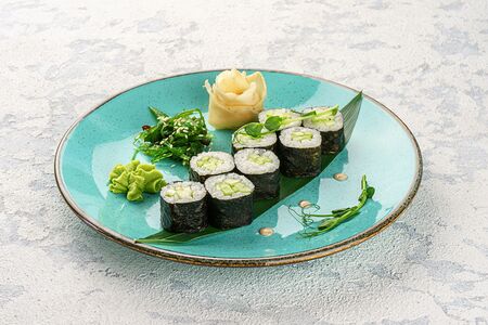 Ролл с огурцом