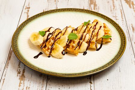 Вафли с бананом и шоколадом