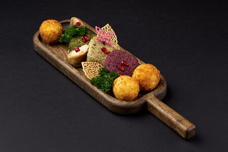 Пхалеули с шариками из эларджи