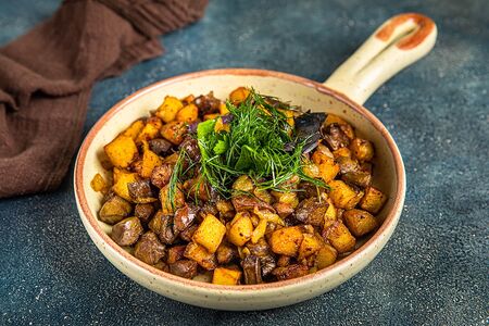 Азербайджанское блюдо из картофеля, потрошков и лампочек Джиз-быз