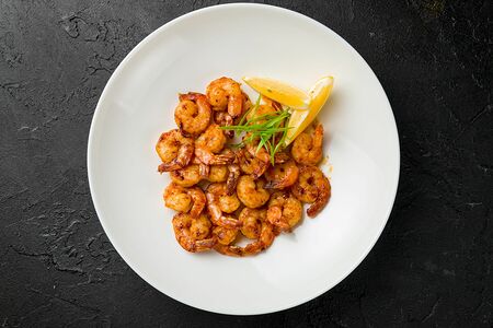 Жареные тигровые креветки по-тайски