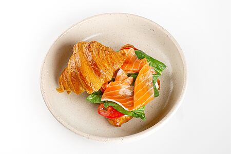 Круассан с лососем и крем-чизом