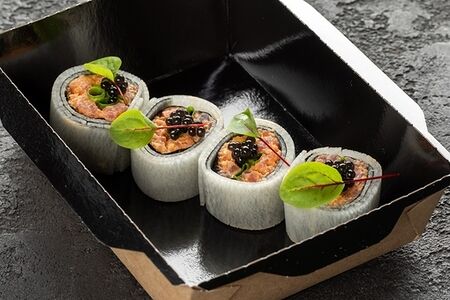 Сашими-ролл с острым тунцом и зелёным луком