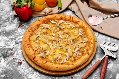 Пицца Курица с ананасами