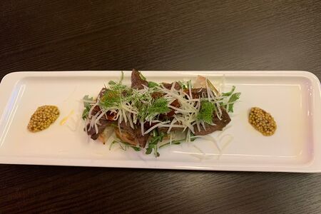 Брускетта с говяжьей вырезкой