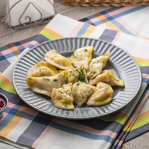 Пельмени с курицей, ананасами и сыром Креметте 