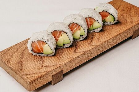 С лососем и авокадо