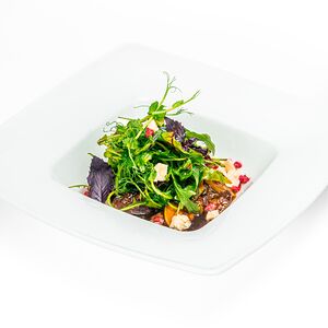 Теплый салат с грушей