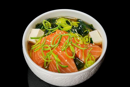 Мисо-суп с лососем и тофу