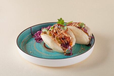 Бао с начинкой из курицы в азиатском стиле