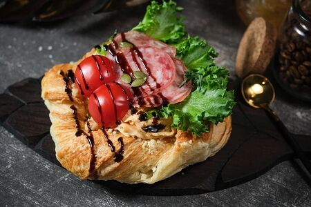 Брецель с сытной начинкой