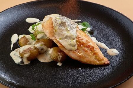 Куриная грудка на гриле с картофелем стоун