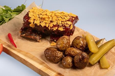 Рёбрышки говяжьи в соусе барбекю-вишня