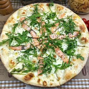 С лососем и рукколой