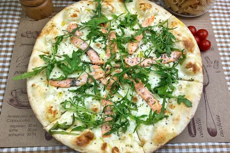 С лососем и рукколой