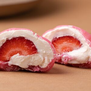 Моти с клубникой