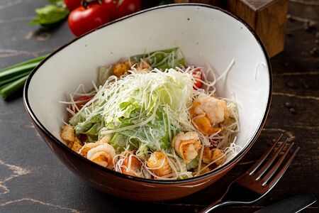 Салат А-ля Цезарь с креветками